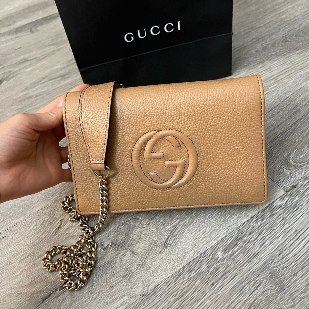 Gucci Soho Wallet on Chain Camelia Beige Crossbody Bag